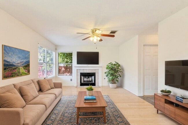 Building Photo - 3600 Cheyenne St