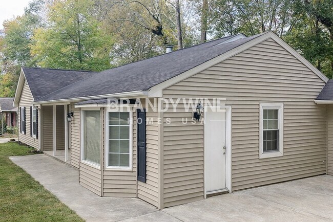 Building Photo - 702 Dunaire Way