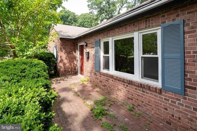 Foto del edificio - 5708 Dawes Ave