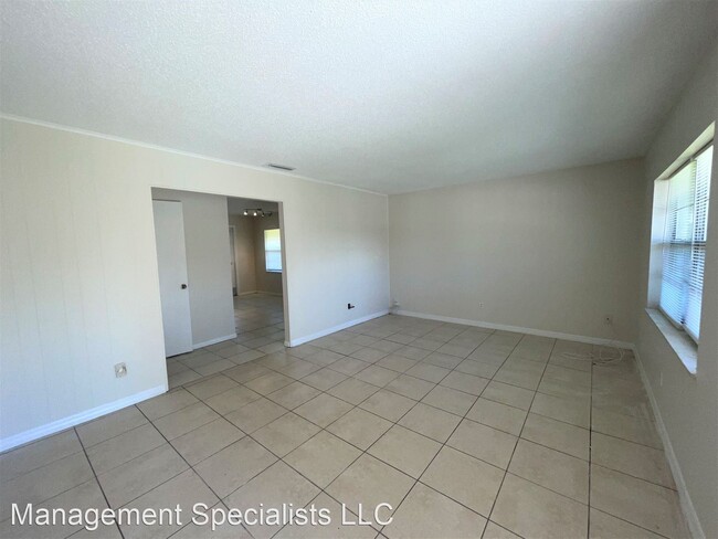 Building Photo - 2 br, 1 bath House - 915 E. Weatherbee Road