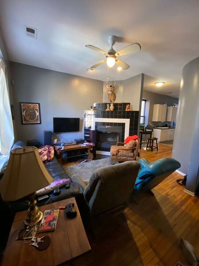 Building Photo - 1244 N Wolcott Ave