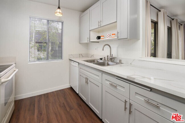 Foto del edificio - 11201 Summertime Ln