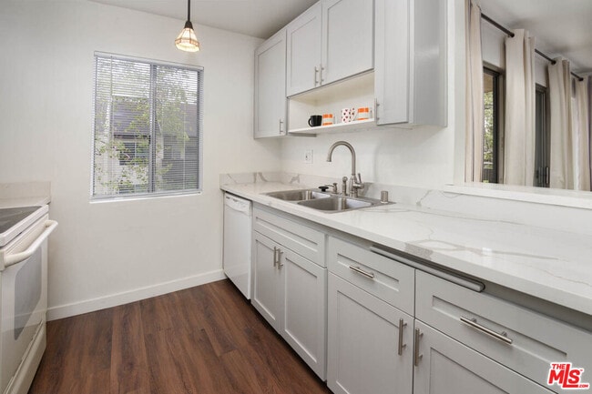 Building Photo - 11201 Summertime Ln