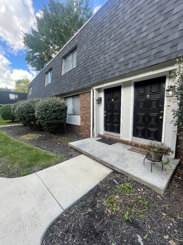 Primary Photo - 1010 Schneider Rd