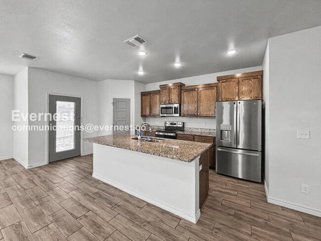 Building Photo - 713 Freedom Cir