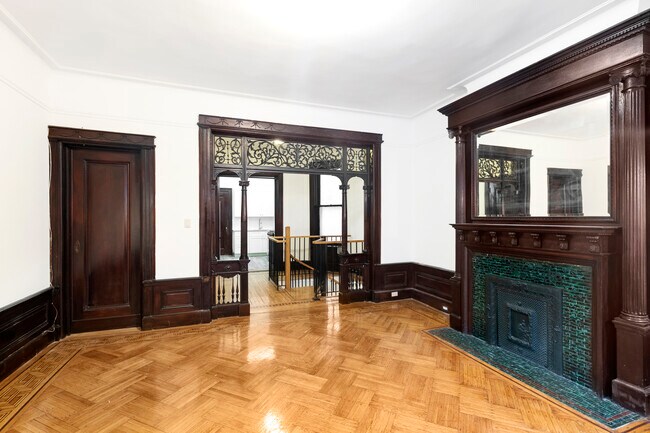 Building Photo - 945 President St