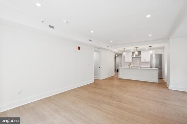 Building Photo - 135 S 19th St