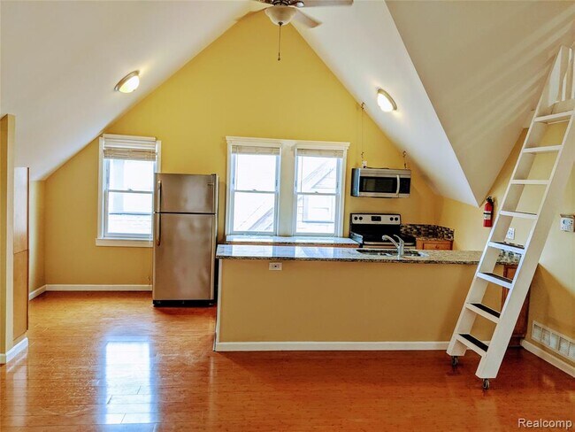 Building Photo - 4759 Trumbull