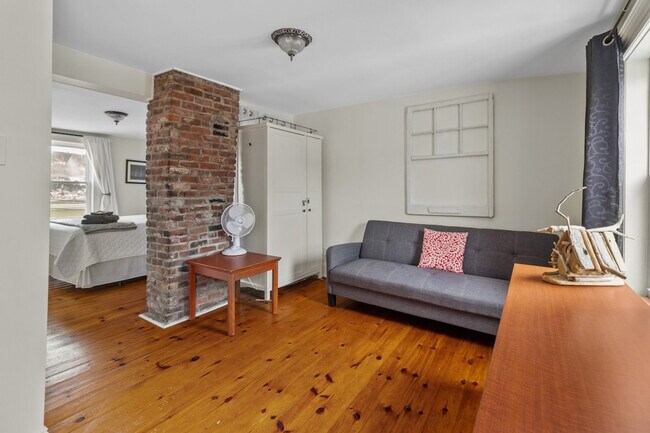 Building Photo - 96 Gower St