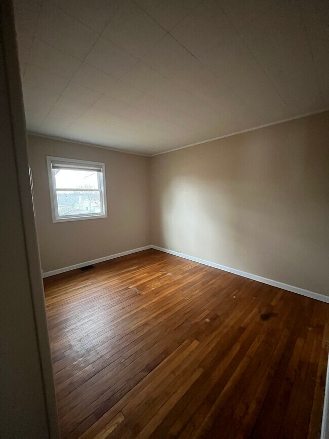 Foto del edificio - 2220 Roselawn Ave