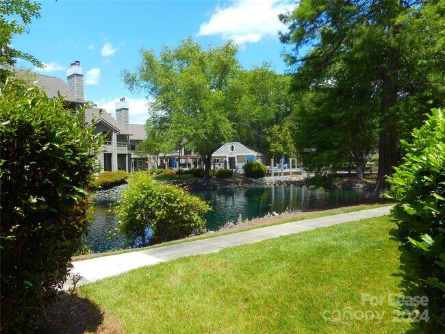 Foto del edificio - 2521 Stockbridge Dr