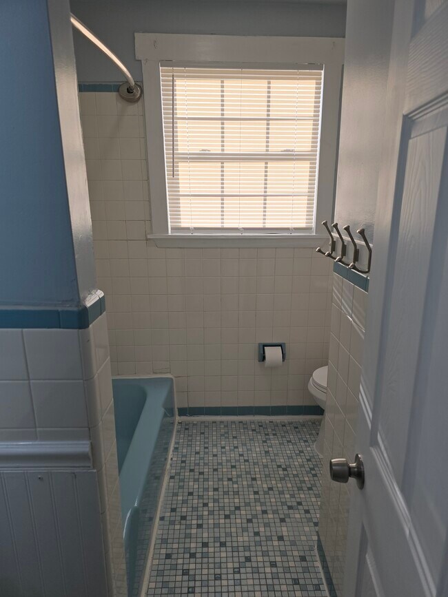 Foto del edificio - 1932 Magellan Ave