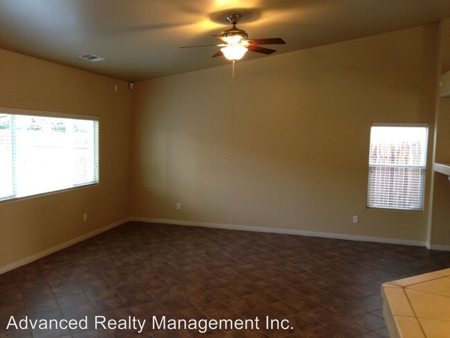 Building Photo - 5111 Vista del Mar Ave