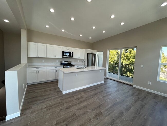 Building Photo - Newly Built 4 bed House! Prime Location