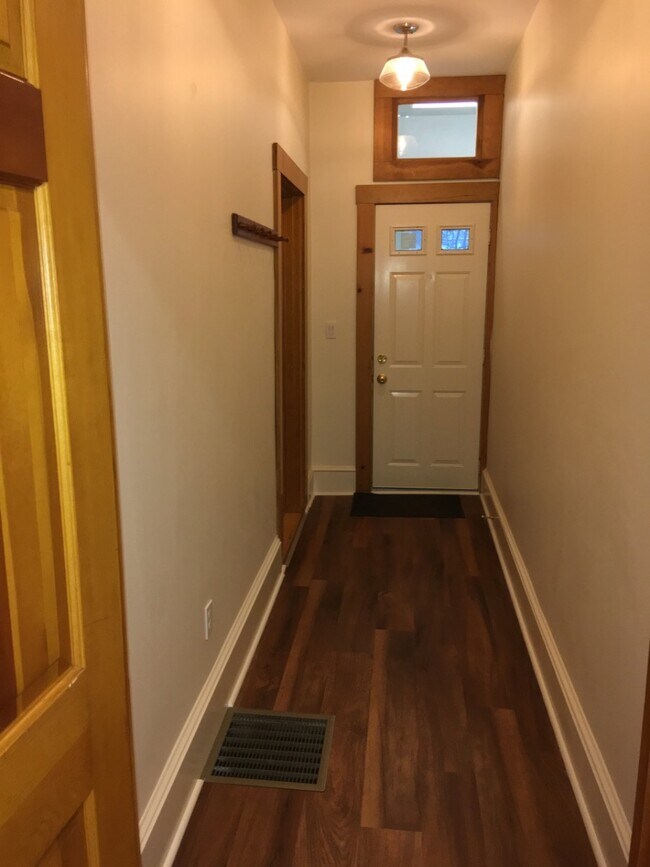 Foto del edificio - 55 Monastery Rd