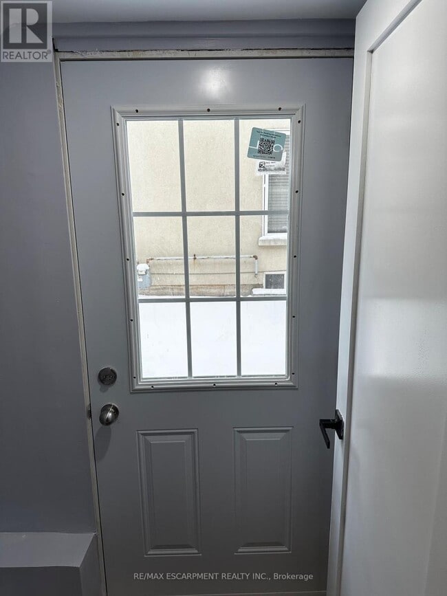 Building Photo - 560 Stonehenge Dr