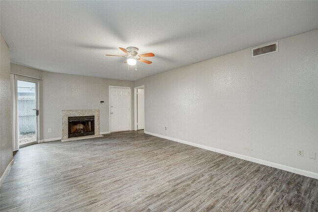 Foto del edificio - 9797 Leawood Blvd