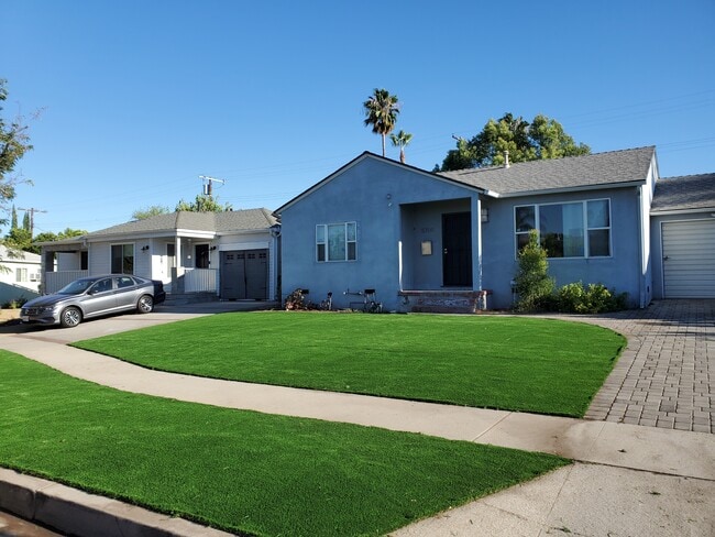 Building Photo - 5709 Enfield Ave