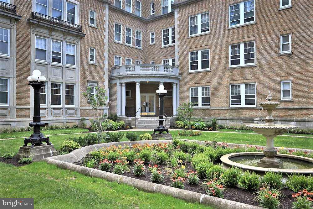 Primary Photo - 6655 McCallum St