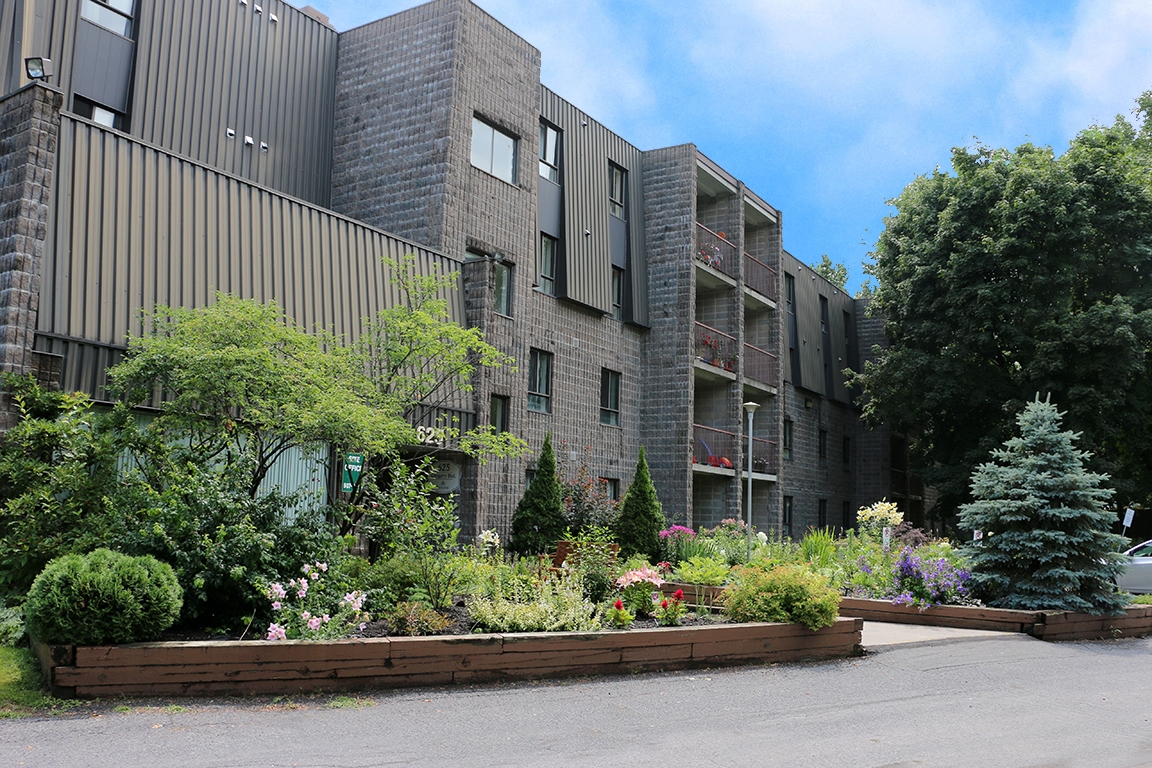 Primary Photo - Glengarry Boulevard Apartments