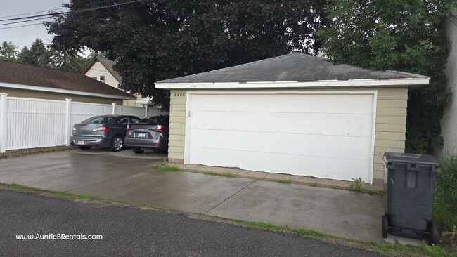 Building Photo - 2BR/1BA Duplex in NE Minneapolis 8/1 move in