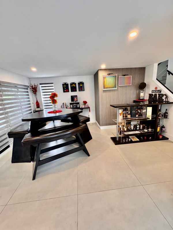 Foto del edificio - 1081 Wilshire Cir E