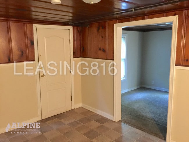 Building Photo - 2931 NE Jewett St