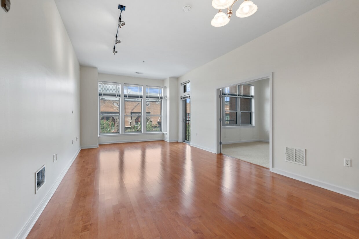 Primary Photo - 1209 N Charles St