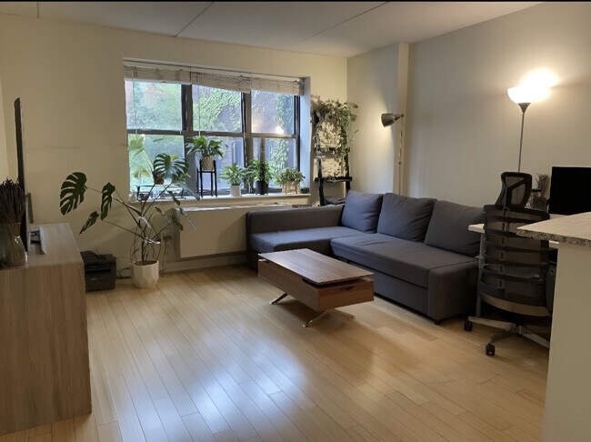Foto del edificio - 516 W 47th St