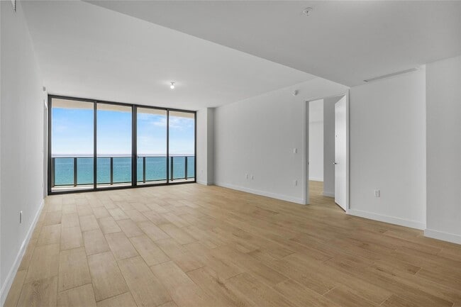 Foto del edificio - 900 N Ocean Blvd