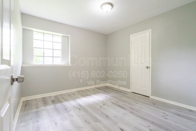 Building Photo - 9196 White Oak Dr