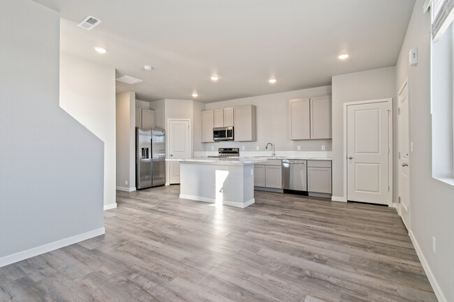 Kitchen - 260 Pawnee Rd