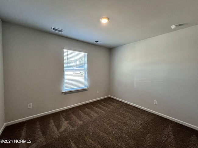 Foto del edificio - 8219 E Highcroft Dr NE