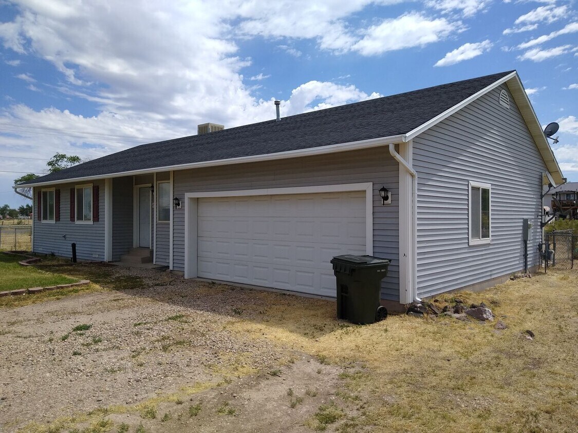 4782 Quickdraw Ln, Enoch, UT 84721 House Rental in Enoch, UT