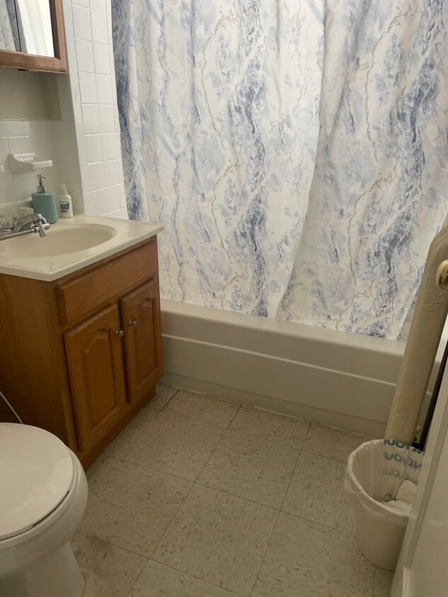 July 1 Studio No Fee Students Ok Heat HW Inc No FEE Laundry Close to BU and Green lins - July 1 Studio No Fee Students Ok  Heat HW Inc No FEE Laundry Close to BU and Green lins