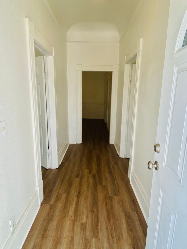 Building Photo - Reserve Now for June 2026! Updated House in Downtown Chico