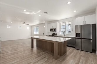 Building Photo - 7621 E University Dr