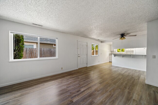 Living/Dining - 955 Hazel St