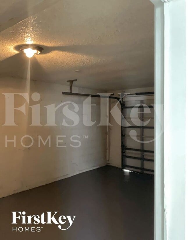 Foto del edificio - 7446 Groveoak Dr