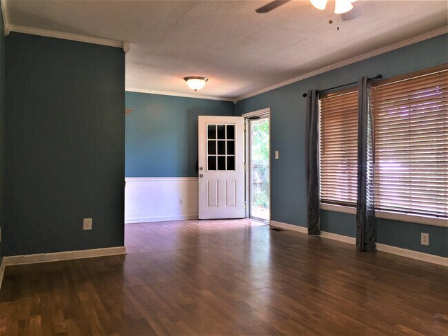 Foto del edificio - Location, Location, Location!