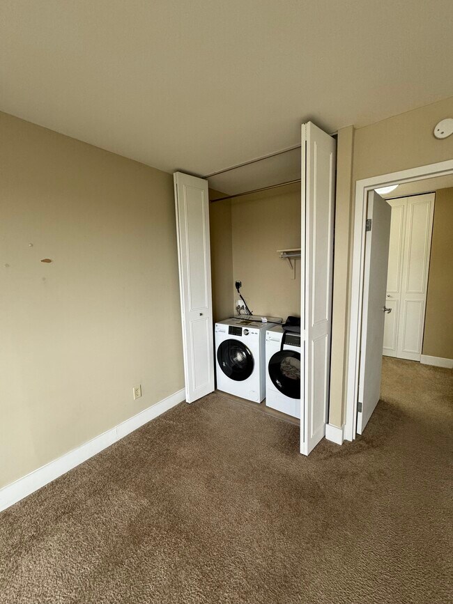 Washer/dryer in closet - 600 E 8th St