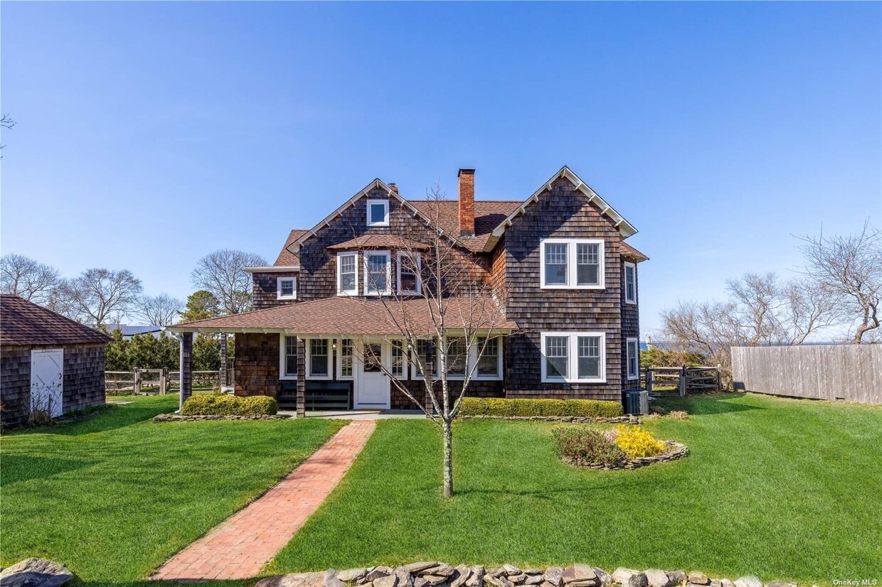 140 Newtown Rd, Hampton Bays, NY 11946 House for Rent in Hampton Bays