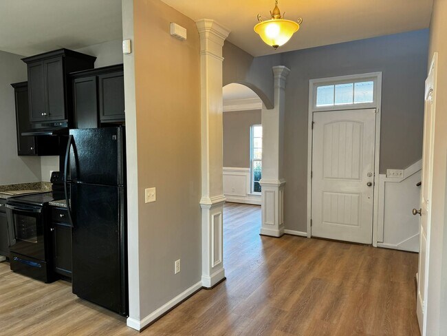 Building Photo - 220 Standing Pine Cir