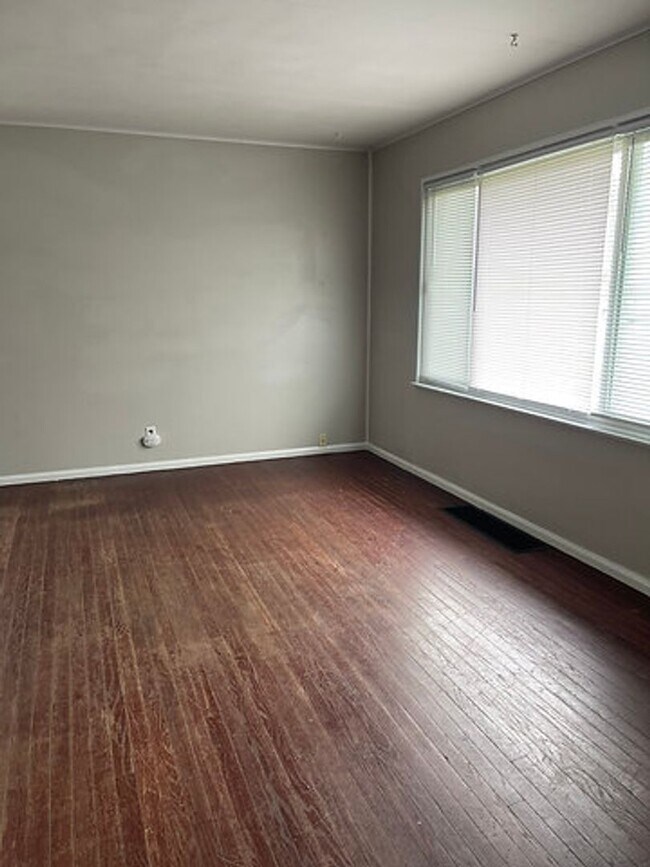 Foto del edificio - 313 N College Ave