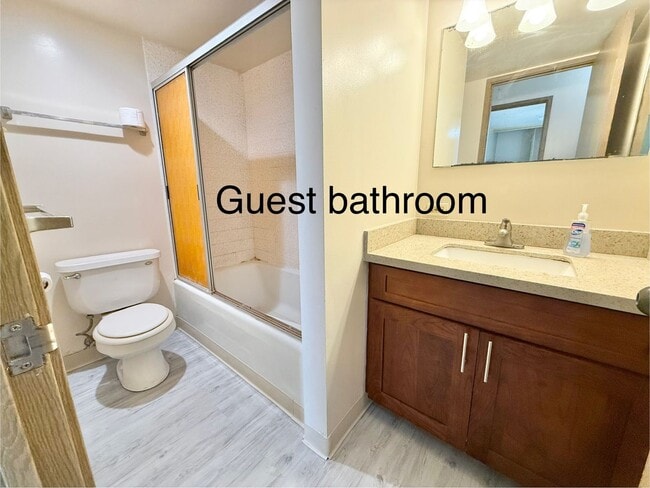 Building Photo - Century West 2 bedroom 2 bathroom 1 covere...