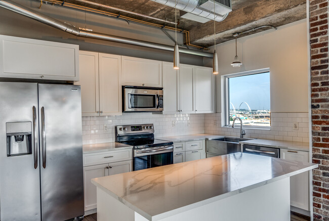 Building Photo - 1001 Belleview St