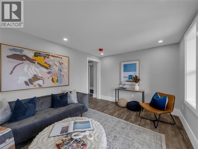 Photo du bâtiment - 1766 University Ave W