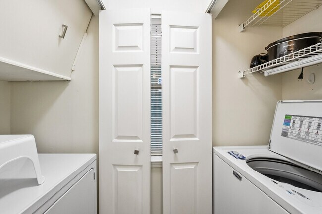 Foto del edificio - 390 Pinehurst Ln