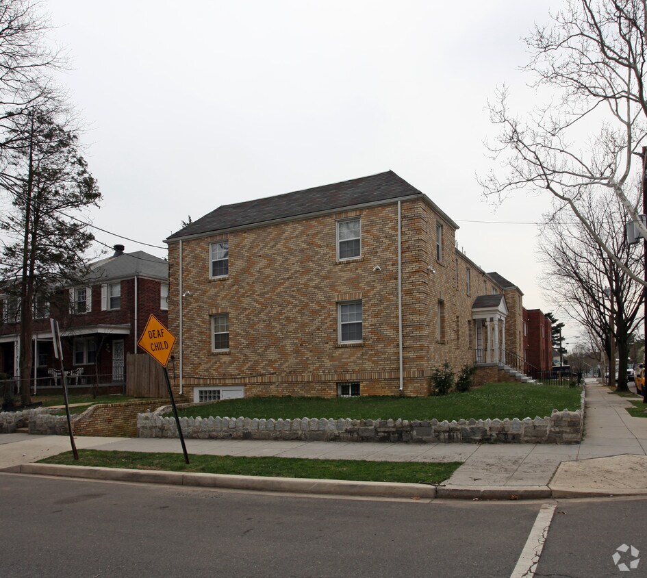 Building Photo - 1800 Fort Davis St SE