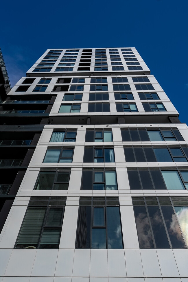 Building Photo - 1007 The Queensway